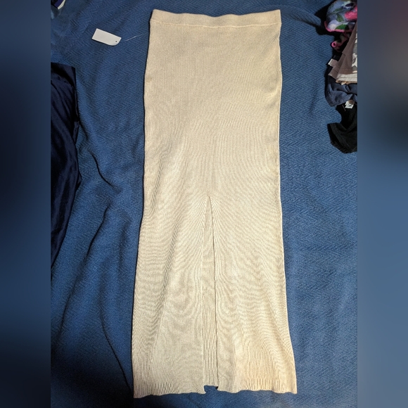 Brand New Olive and Oak 2 Piece Set Ribbed Stretchy Size Large - Picture 2 of 2